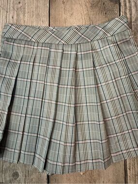 Lulu's Gray Plaid Pleated Mini Skirt/short set with Pink Accents